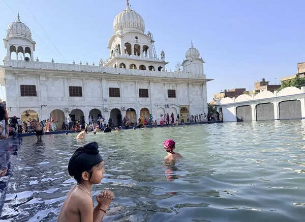 City immersed in devotion to mark birth of Khalsa