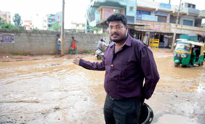 BBMP, BWSSB leave potholes on Central Jail Road unattended