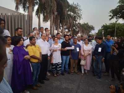 Mumbaikars gather at 26/11 memorial to condemn remarks on Hemant Karkare by Sadhvi Pragya Singh Thakur