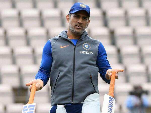 CM proposes but Shukla disposes farewell match for Dhoni