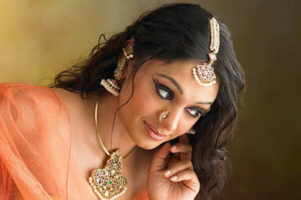 Kissing is a personal matter: Shobana