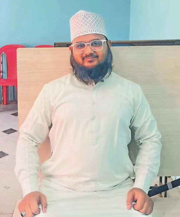 Mufti Ahmad Raza tops from night schools in Nagpur; Taj Baba Night Jr College ranks first