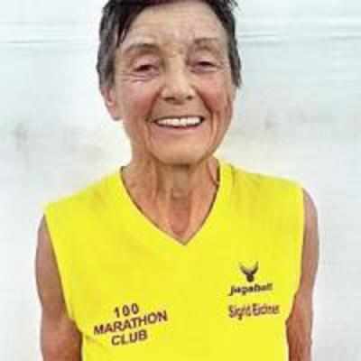 German grandmother finishes her 1667th marathon in city