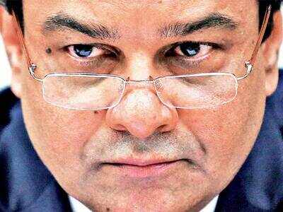 RBI guv goes head held high RBI guv goes head held high