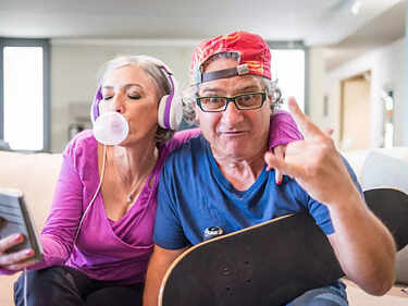 Men with low self-esteem show these weird signs in relationships