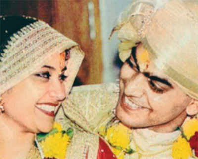 Renuka Shahane and Ashutosh Rana celebrate 16th anniversary