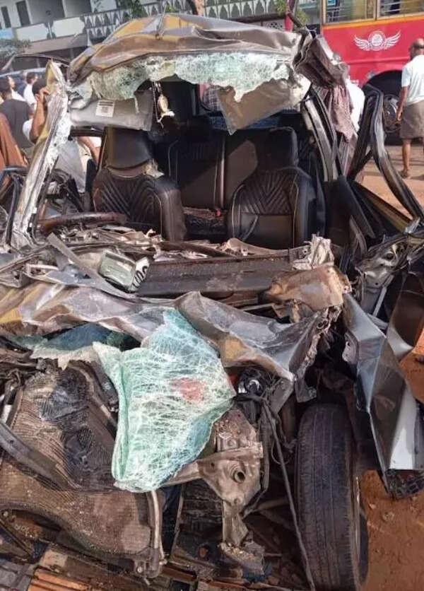 Three killed in car-bus collision near Kondotty