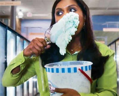 Mindy Kaling goes nude for commercial