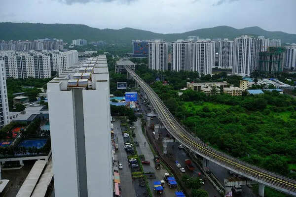 Feeder bus service starts at PCMC Metro station; commuters demand consistency in operations
