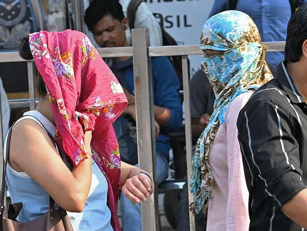 Hot and Humid Weather Scorches Mumbai as Temperature nears 40 c