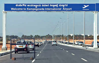 Five-lane road to Kempegowda International Airport from trumpet flyover