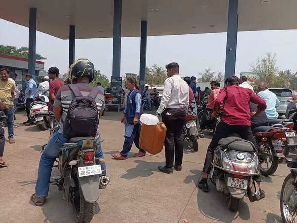 Kolhapur collector imposes purchase limits at petrol pumps till March 31