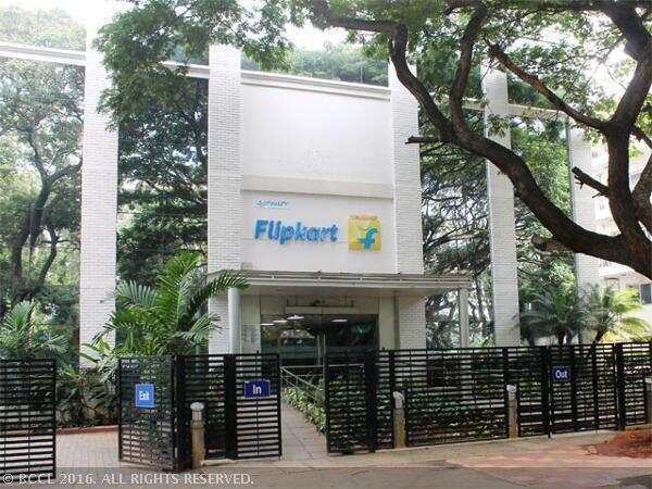 To stay ahead in online retail race, Flipkart lost Rs 14 crore per day in FY16