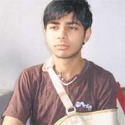 A broken arm didn't deter him from clearing the SSC exam