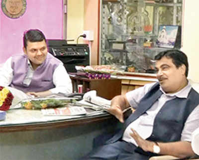 Fadnavis meets Gadkari in Nagpur, denies rift