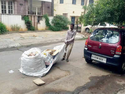 Pourakarmikas pull their waste in Mayor's ward