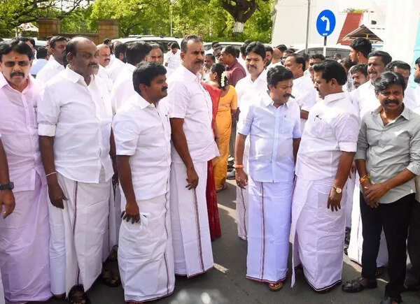 EPS under siege, AIADMK rebels mull move to convene special general council