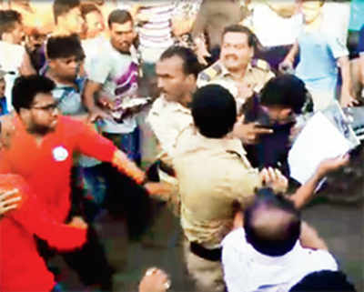 Caught red-handed, two Palghar teens delivered mob justice
