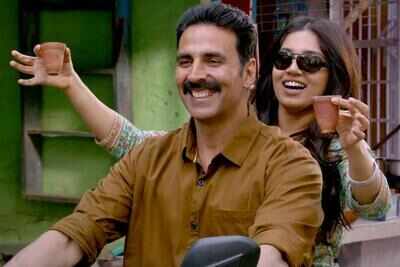 Toilet Ek Prem Katha: Akshay Kumar and Bhumi Pednekar bring back the vibrance of Holi in Gori Tu Latth Maar song