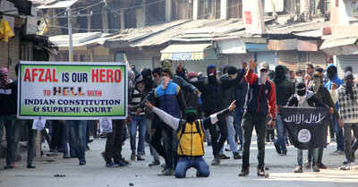 Massive protests in Old Srinagar after youth carrying posters ‘Thank you, JNU!’