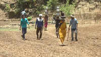 Maharashtra: Villagers face hardship due to shortage of water 