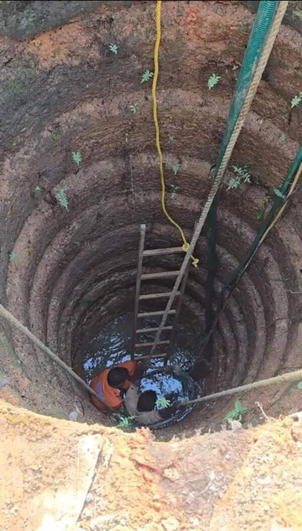 Man gets stuck in 30-ft well during cleaning, rescued