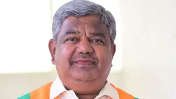 Telangana: BJP leader Gudur Narayana Reddy demands Rs 15,000 per acre compensation to farmers