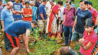 Over 500 Mumbaikars take part in the #pedlagao campaign at Aarey 