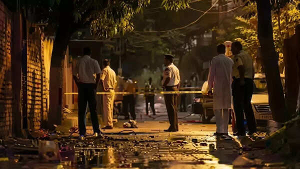 Surat shocker: Woman body found in bag on roadside in Amroli; probe underway