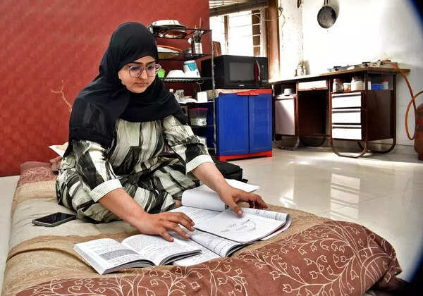 Resilient mom crafts dream alongside daughter