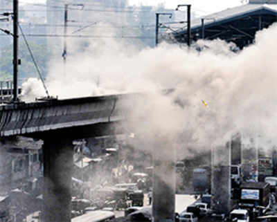 Garbage burning under Metro line disrupts services