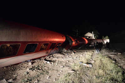 Tamil Nadu: 200-year-old tree falls on tracks, derails Tirunelveli-Pune special train
