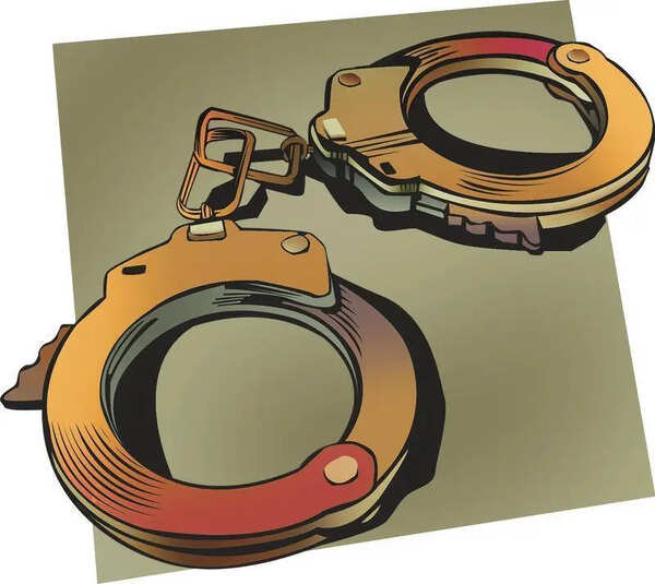 6 arrested after mob attacks police in Mumbai; officer suffers fracture