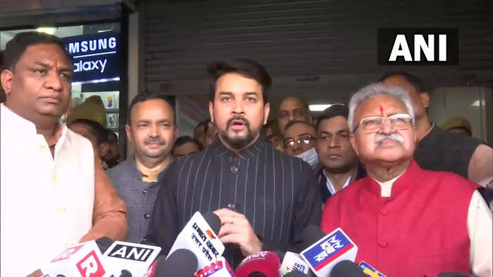 I had to come to EC as after the 1st & 2nd phases of the Uttar Pradesh elections, Akhilesh started sweating. His workers and goons are instigating violence. Attack on BJP MP and UP Mahila Morcha chief, Geeta Shakya, on February 14 shows SP does violence against women: Union Minister Anurag Thakur