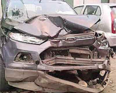 Three cars, 2 autos in early morning Oshiwara pile-up