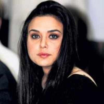 Is preity just a prop in amrohi's 600 cr war?