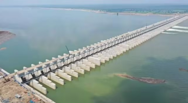 Revanth seeks talks with Maha on raising Tummidihatti barrage height