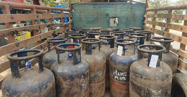 Two detained under Blackmarketing Act in LPG diversion case