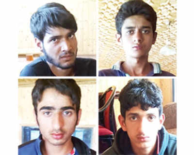 Four youths arrested while trying to cross line of control in Srinagar