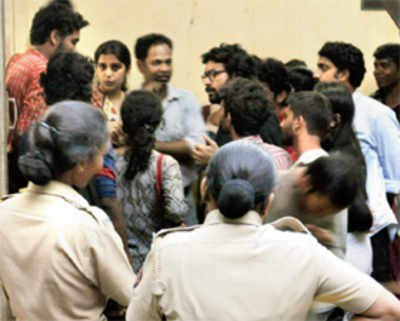 12 TISS students held for protecting pavement dwellers from eviction
