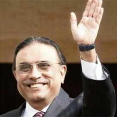 How to deal with a crisis? Zardari takes casual leave