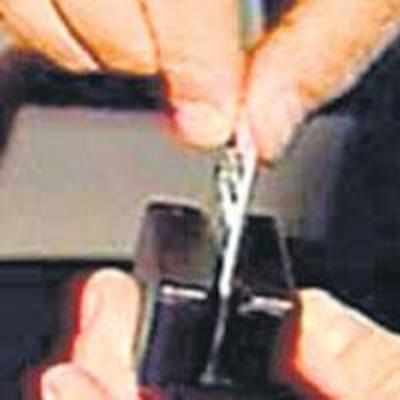 Credit card cloning gang stole Rs 1 cr