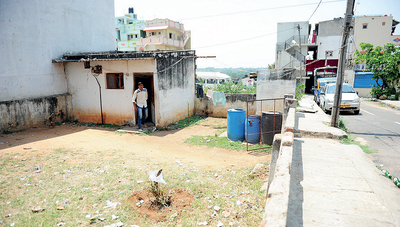 Bengaluru: Gang barges into house, attacks, robs students