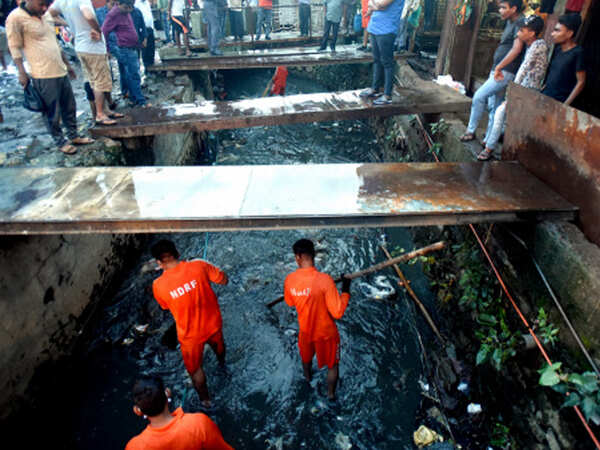 Mumbai: Drowned boy's dad wants mayor to resign, civic officials charged