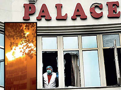 Fire in delhi hotel with ‘illegal floors’ kills 17