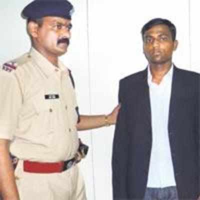 Cop catches railwayman in middle of fake TC act