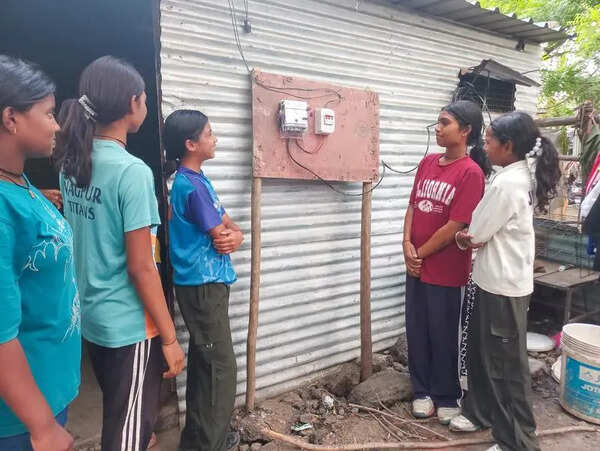 MSEDCL starts providing power connections at Gond Basti on ‘humanitarian grounds’
