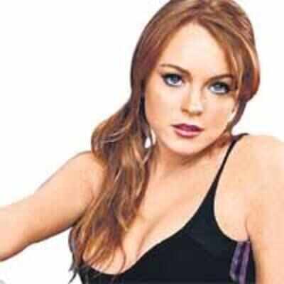 Nude Lindsay Lohan shocks rehab patients, staff