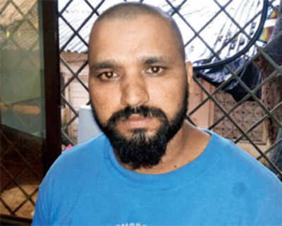 Chain-snatching gang’s boss held in Ambivali