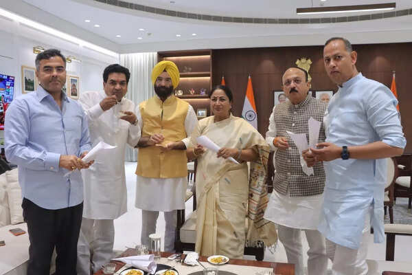 CM hails ‘historic mandate’, says ‘politics of fear, corruption rejected’
